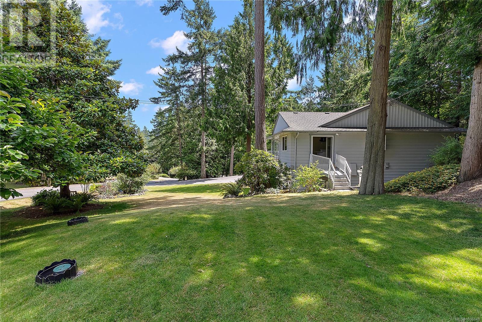 Photo 8 of 2040 Salem Terr, North Saanich BC