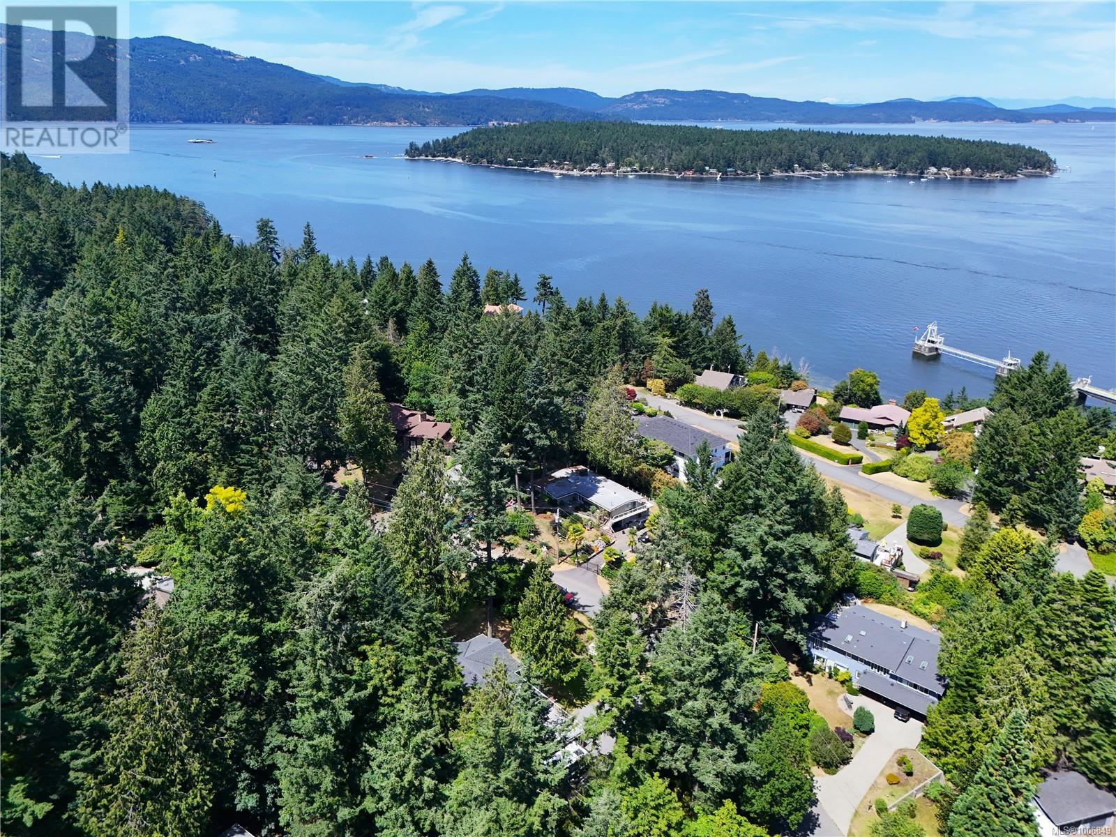 Photo 4 of 2040 Salem Terr, North Saanich BC