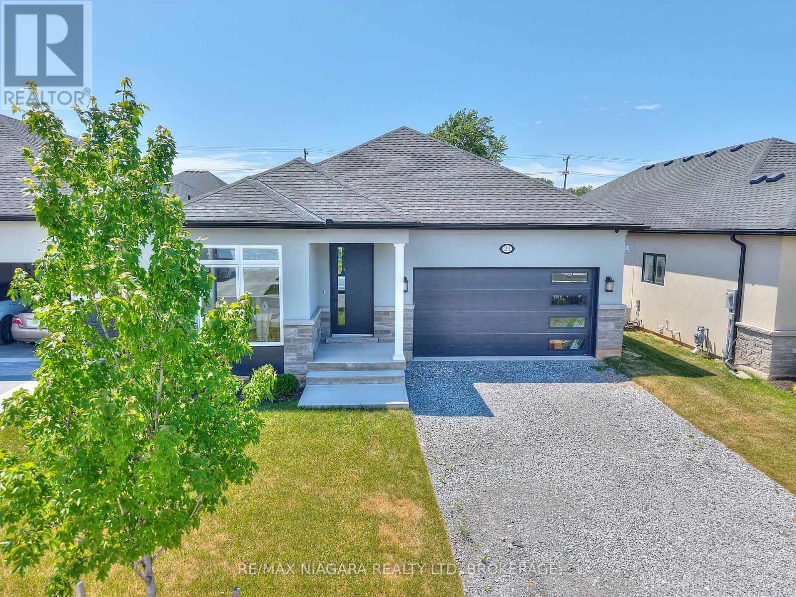 Photo 37 of 21 Sunrise Court N, Fort Erie ON