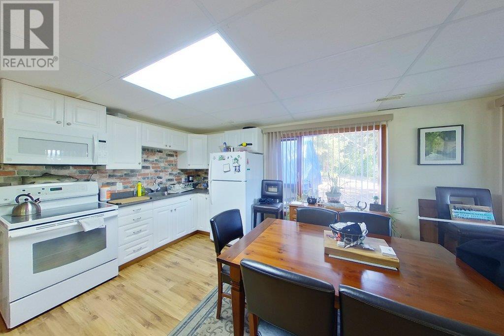 645 Badger Road - 24