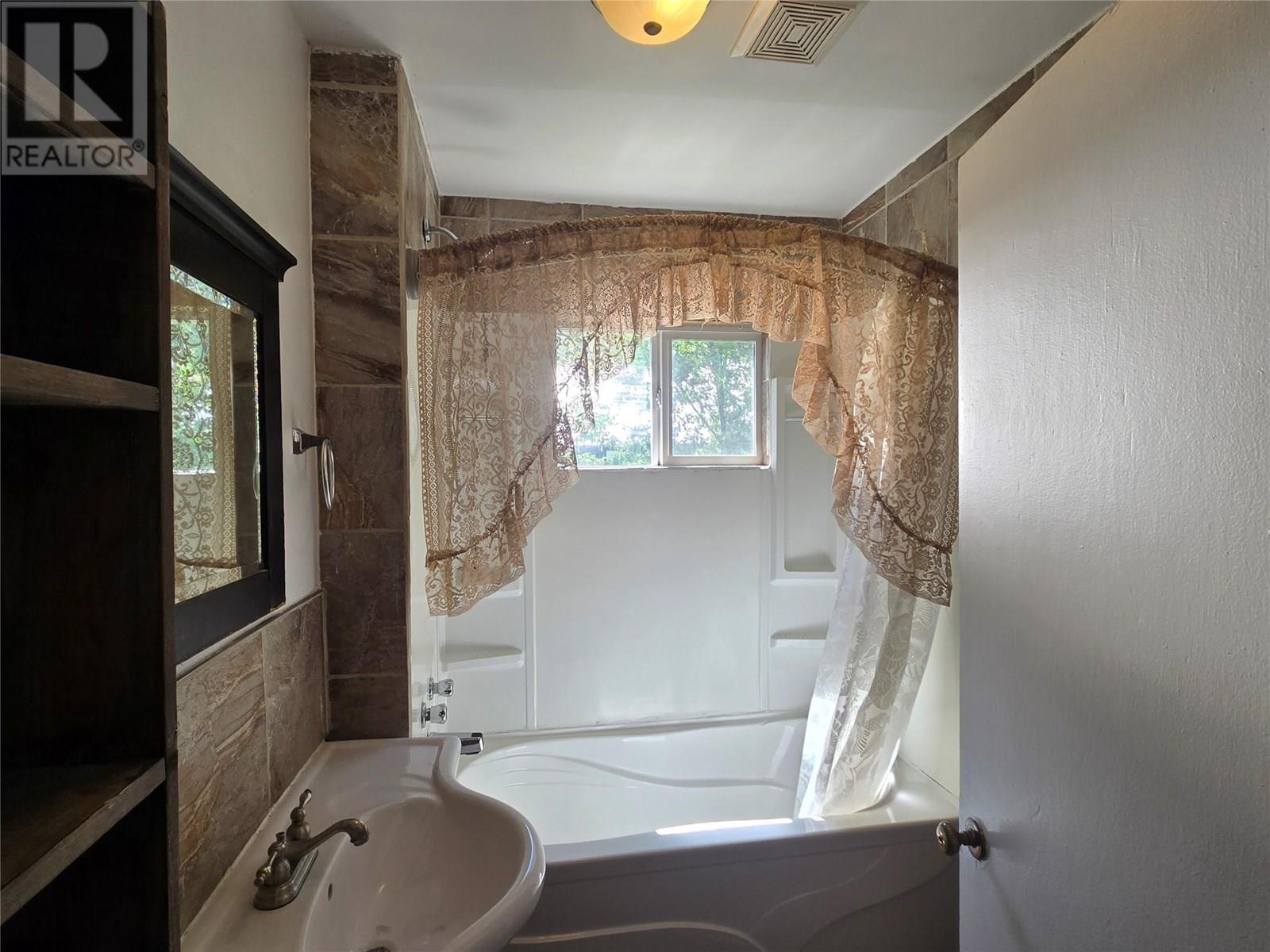 Photo 13 of 303 Fir Street, Ymir BC