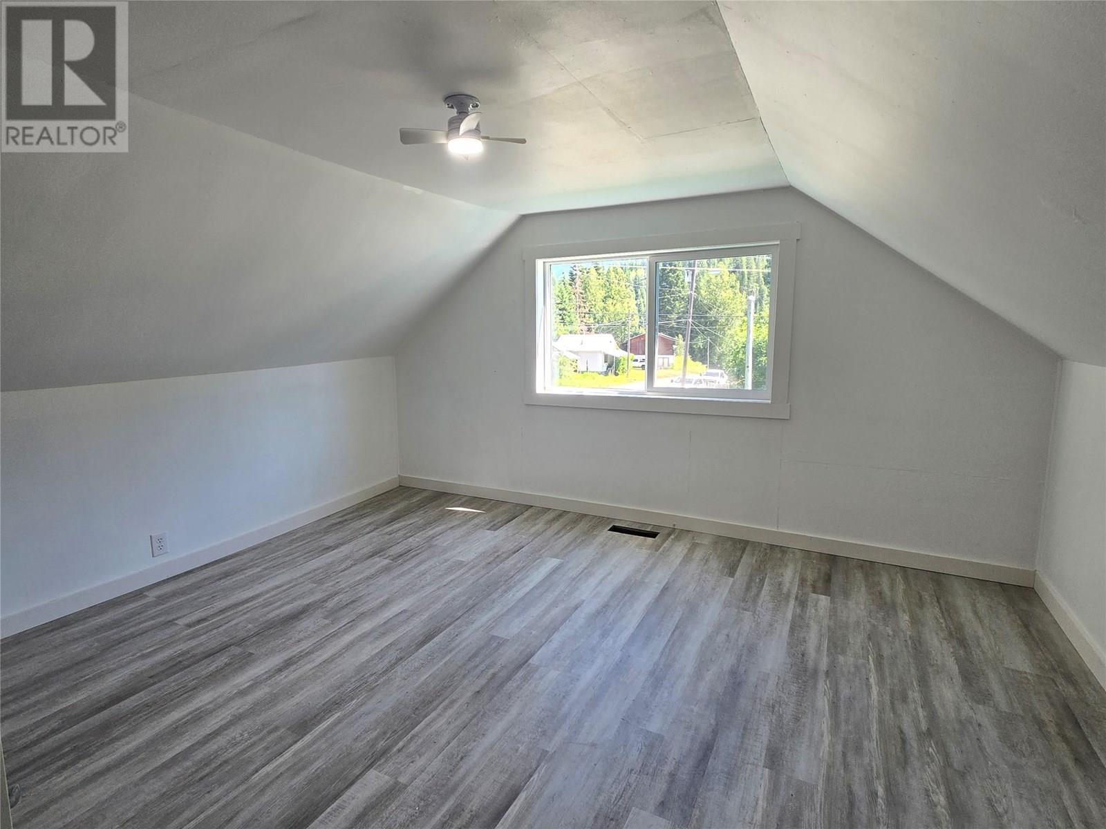Photo 5 of 303 Fir Street, Ymir BC