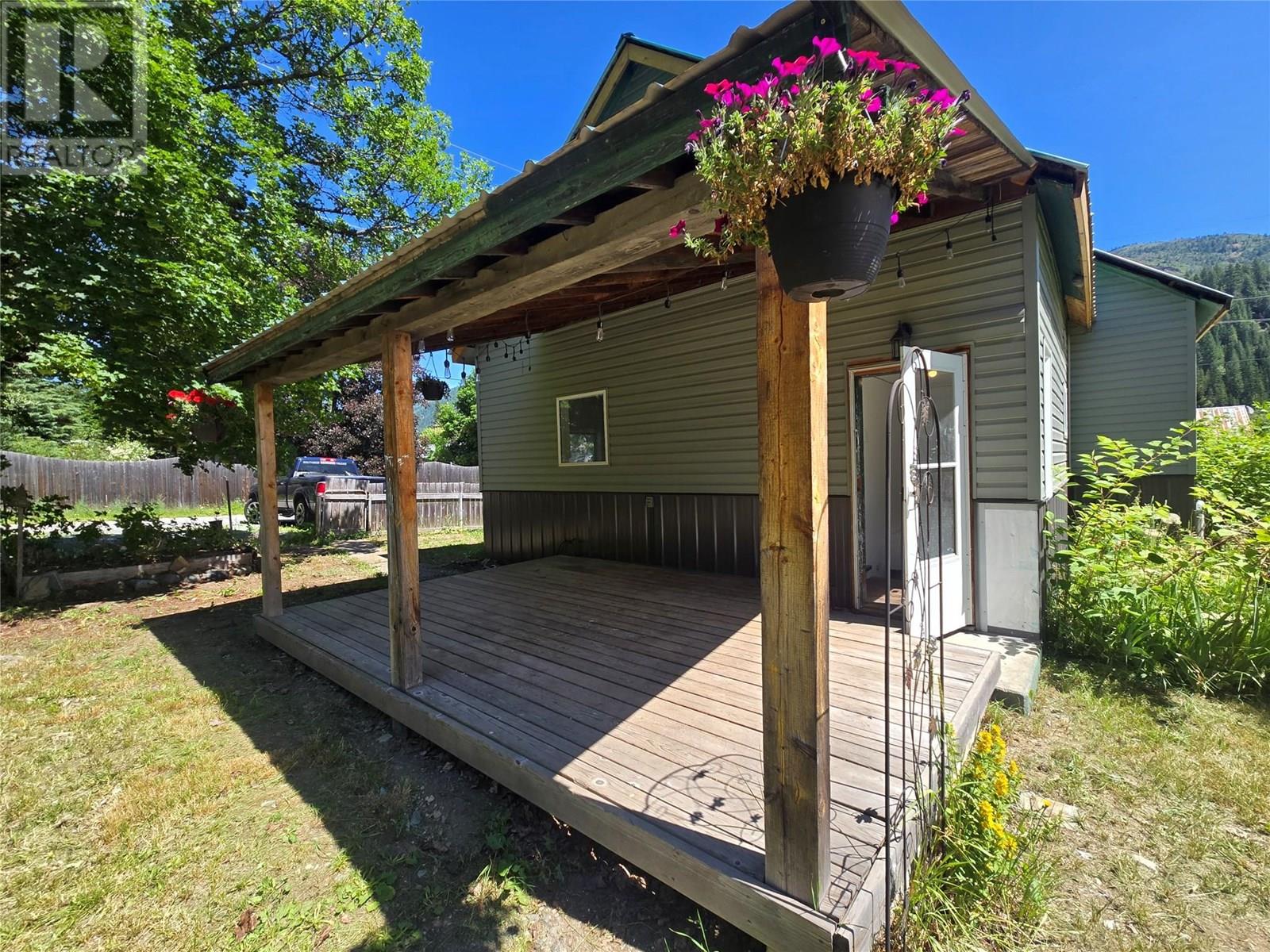 Photo 19 of 303 Fir Street, Ymir BC