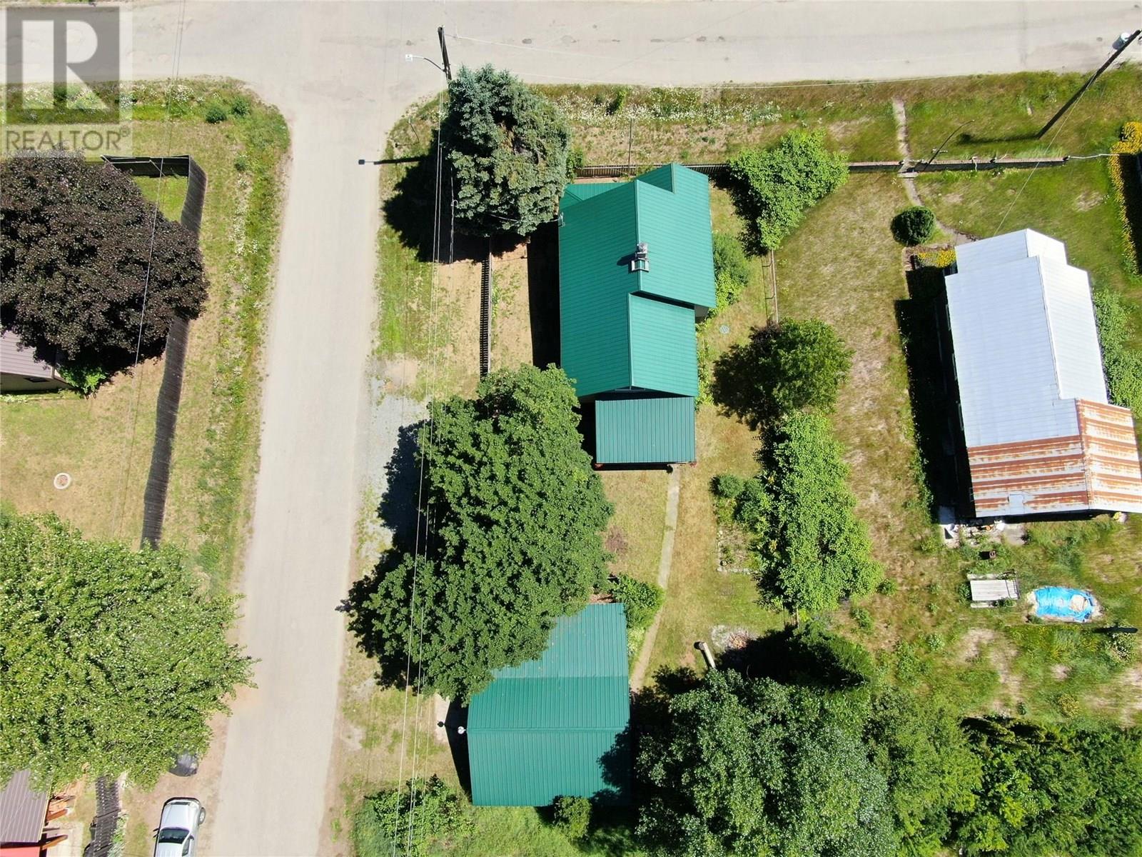 Photo 12 of 303 Fir Street, Ymir BC