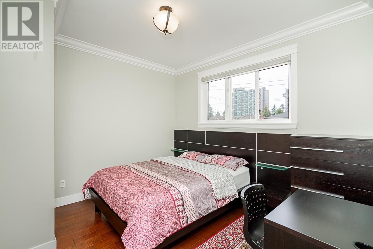 Photo 7 of 7568 19th Avenue, Burnaby BC