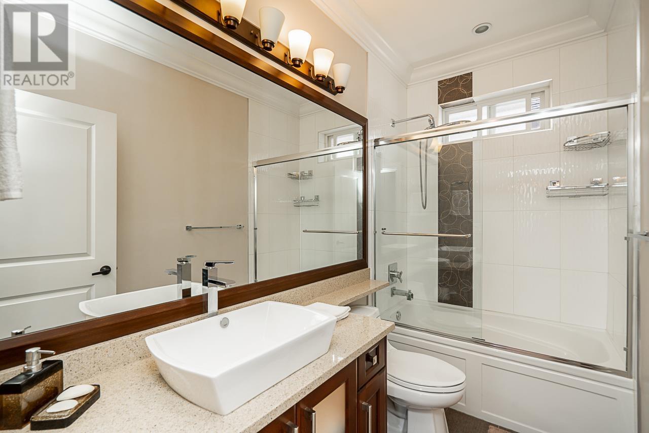 Photo 14 of 7568 19th Avenue, Burnaby BC