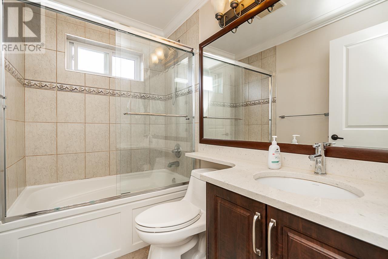 Photo 38 of 7568 19th Avenue, Burnaby BC