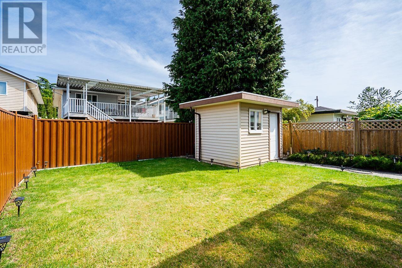 Photo 25 of 7568 19th Avenue, Burnaby BC