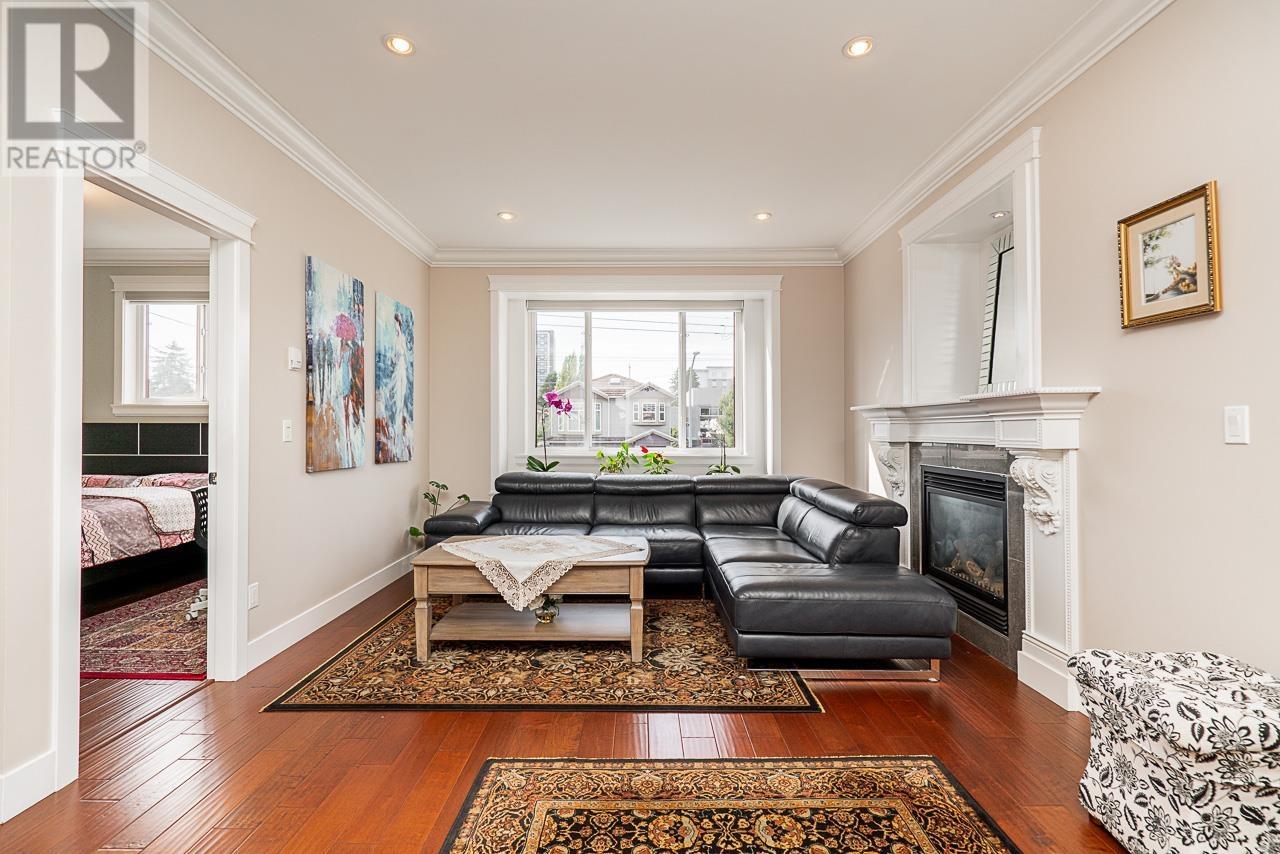 Photo 31 of 7568 19th Avenue, Burnaby BC