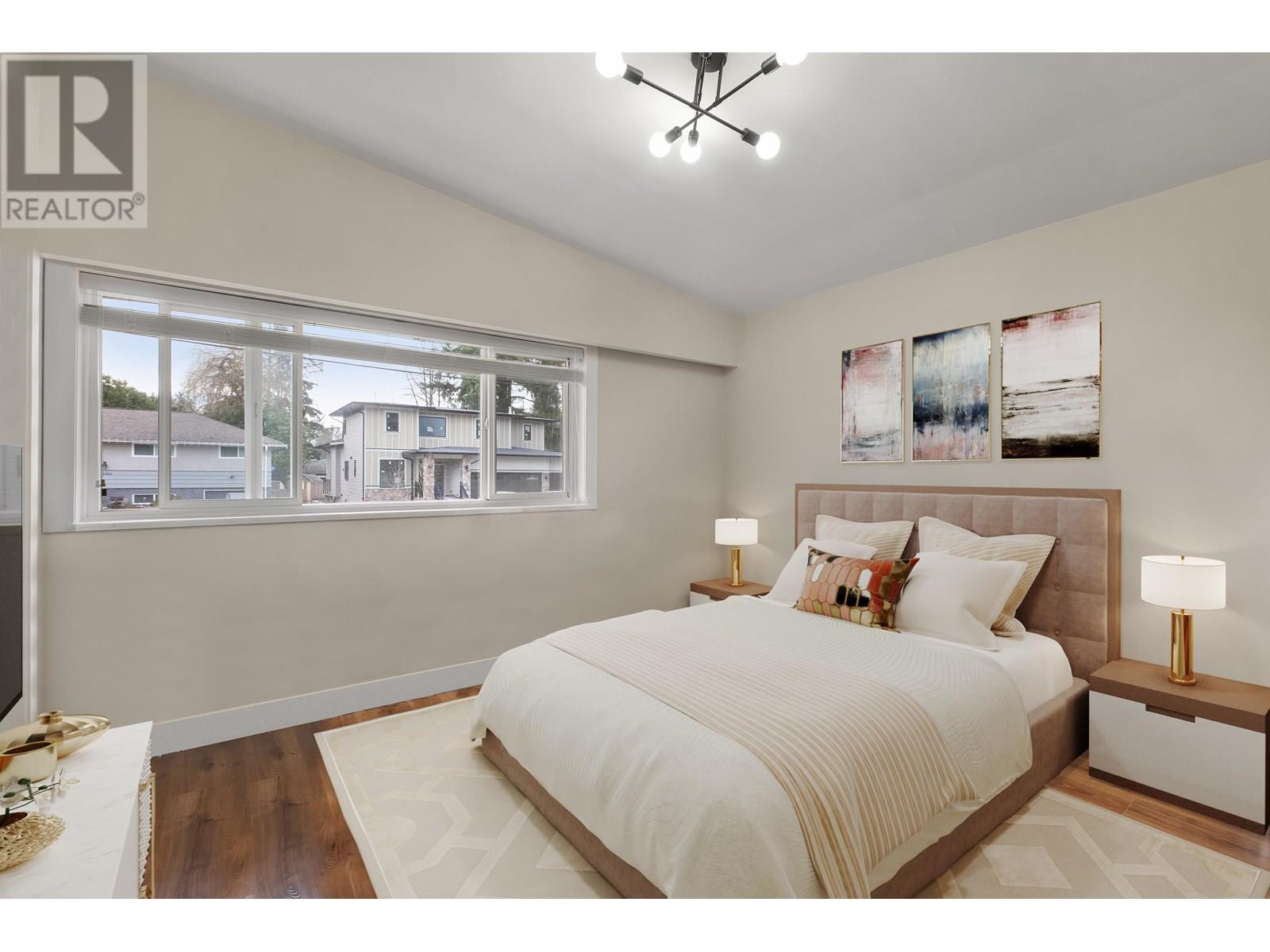 Photo 4 of 12042 York Street, Maple Ridge BC