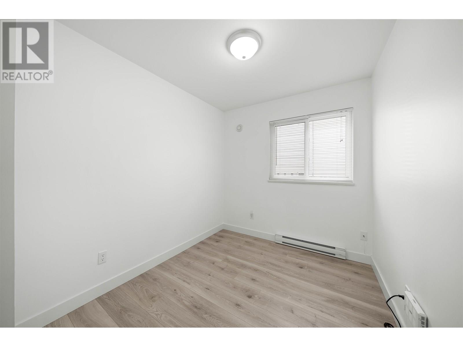 Photo 5 of 4398 Hurst Street, Burnaby BC