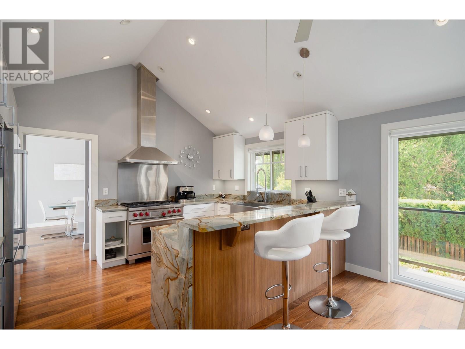 Photo 4 of 4786 Meadfeild Court, West Vancouver BC