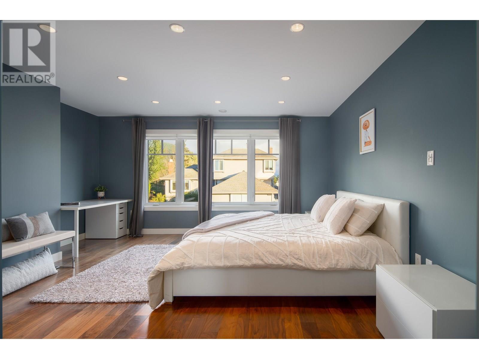 Photo 9 of 4786 Meadfeild Court, West Vancouver BC