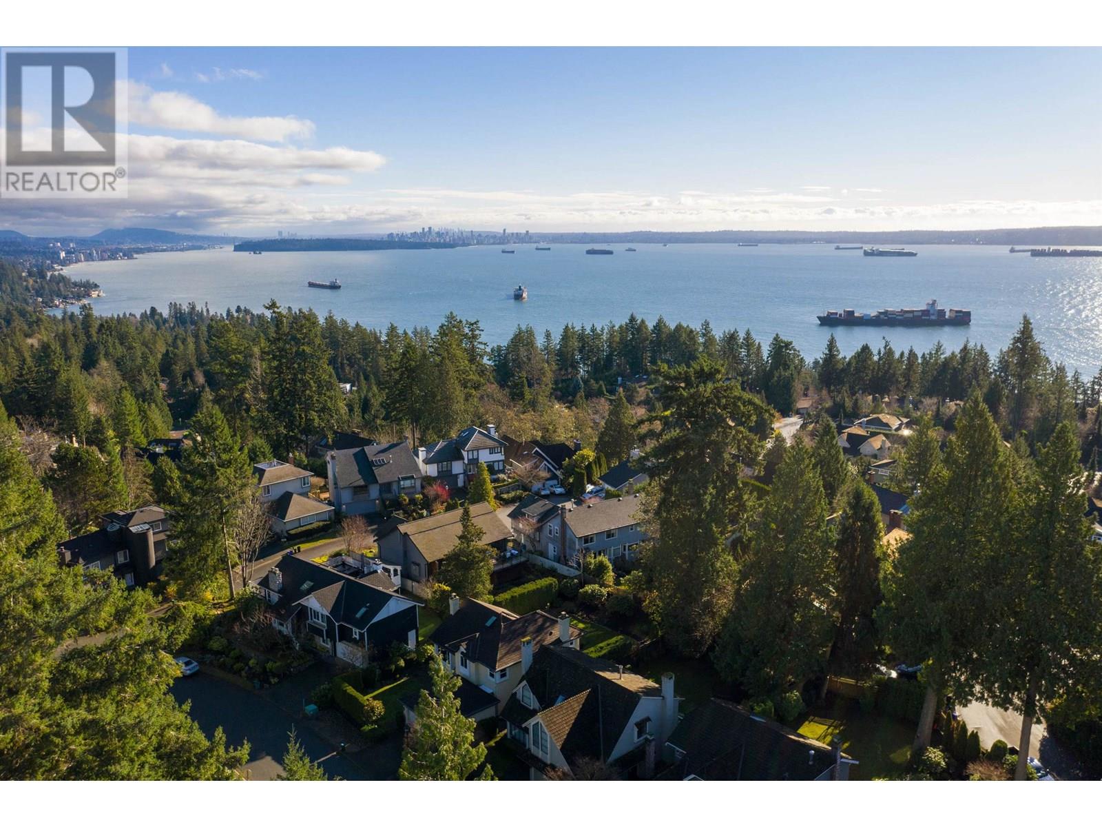 Photo 12 of 4786 Meadfeild Court, West Vancouver BC