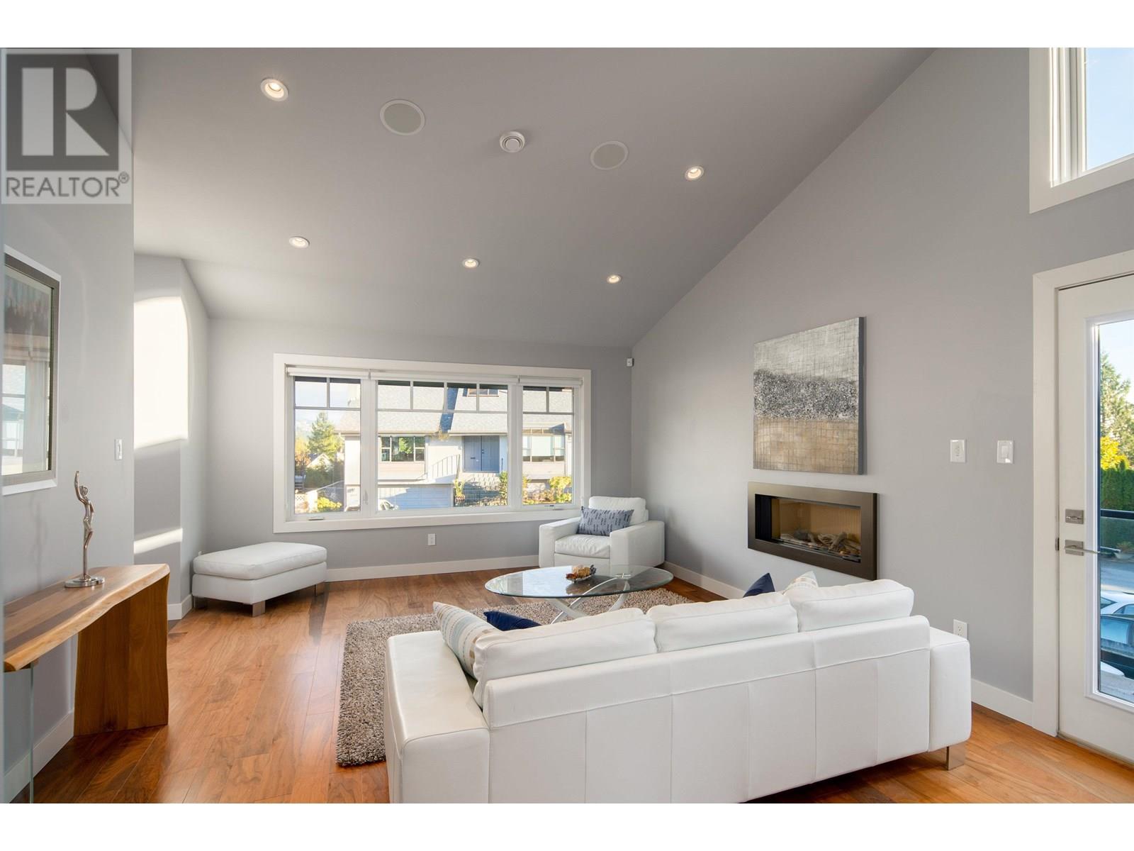 Photo 10 of 4786 Meadfeild Court, West Vancouver BC