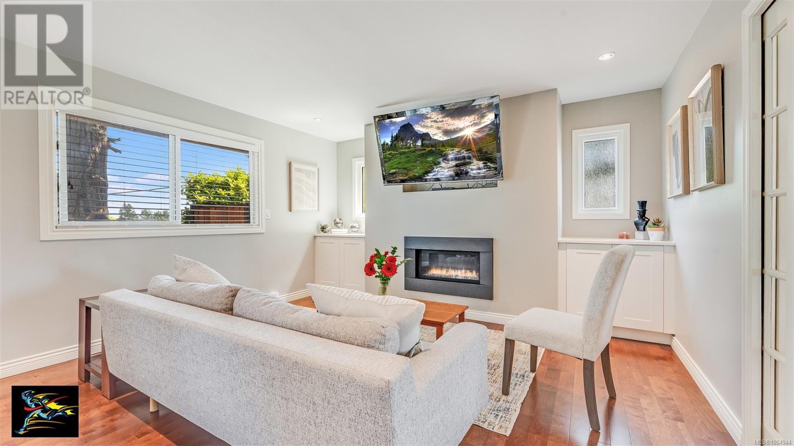 Single Family House Westcoast for Sale in  Strom Ness Pl Saanich 