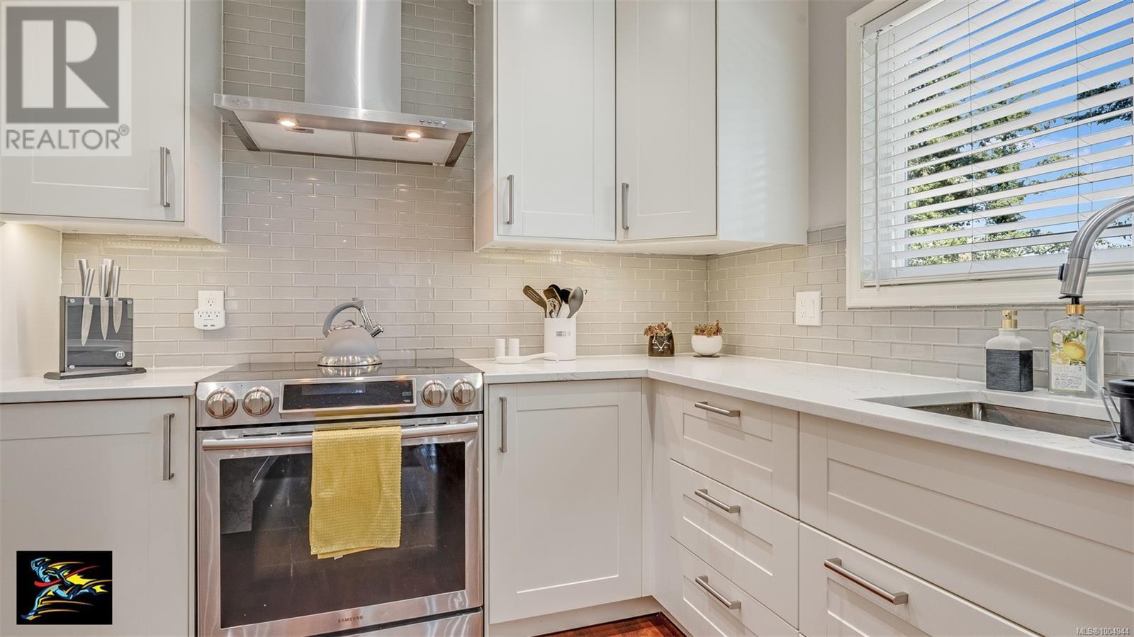 Single Family House Westcoast for Sale in  Strom Ness Pl Saanich 