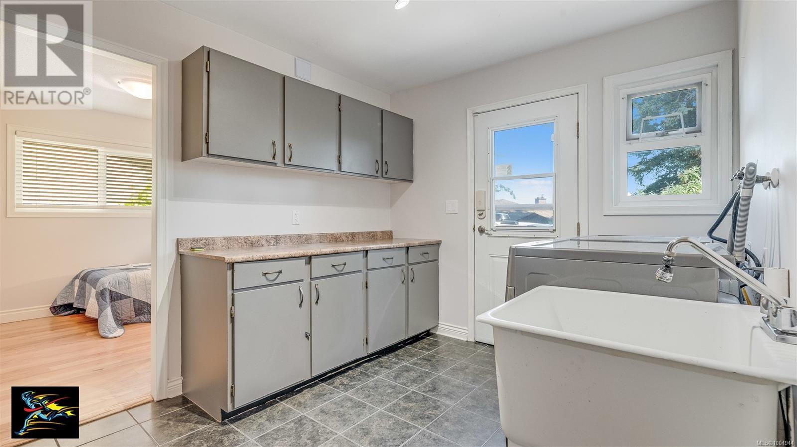Single Family House Westcoast for Sale in  Strom Ness Pl Saanich 