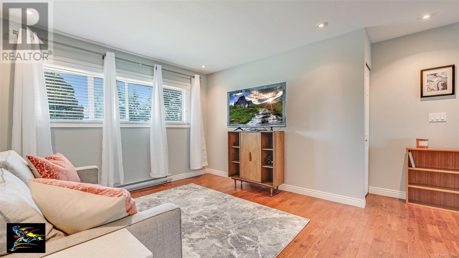 Single Family House Westcoast for Sale in  Strom Ness Pl Saanich 