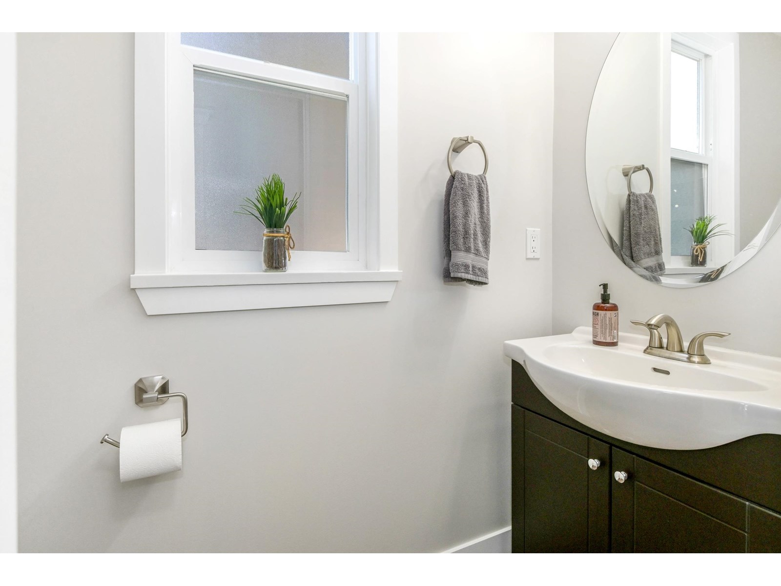 Photo 12 of 16587 60 Avenue, Surrey BC