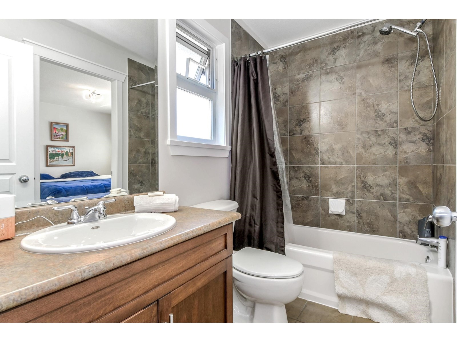 Photo 23 of 16587 60 Avenue, Surrey BC