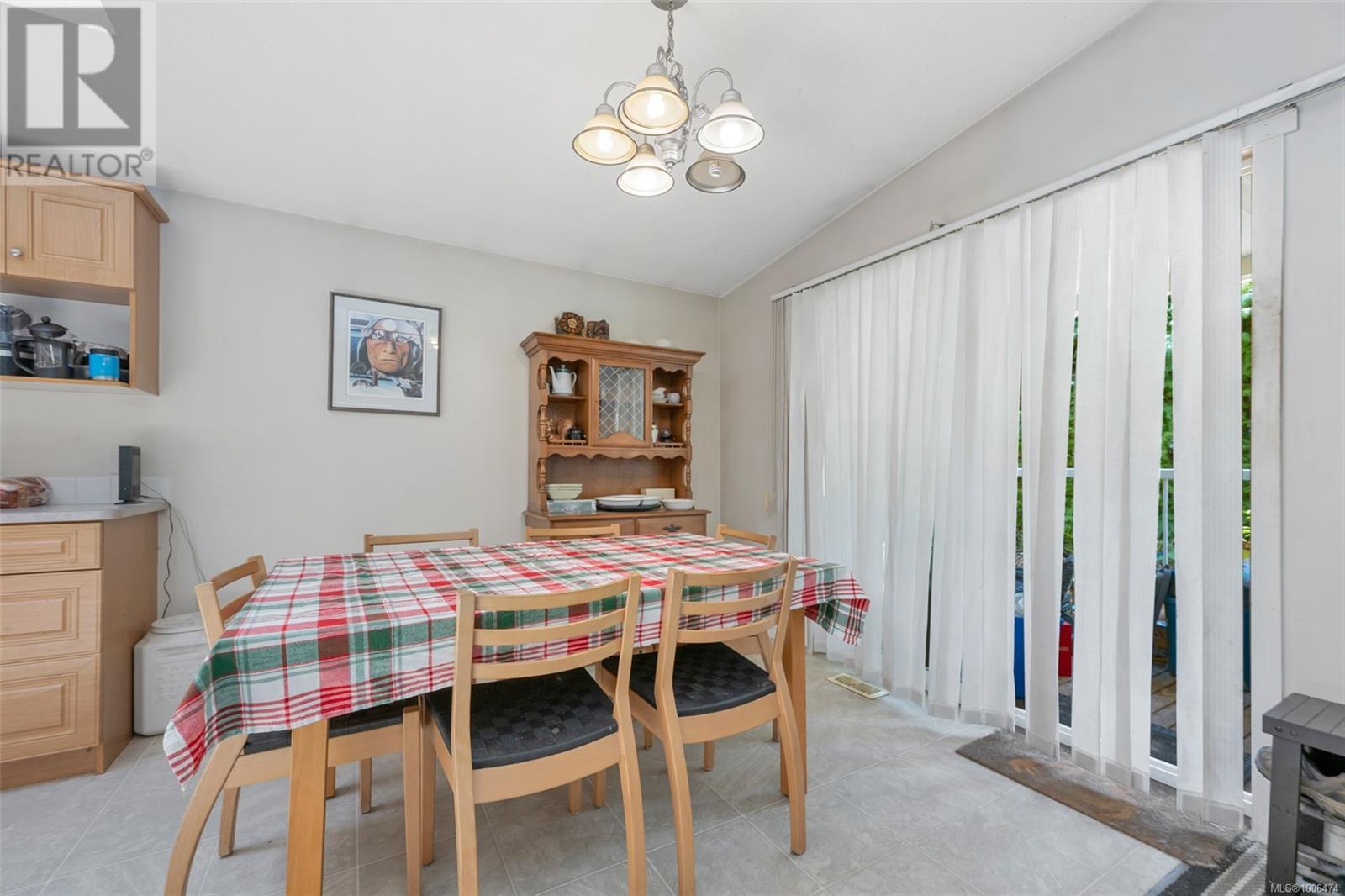Photo 9 of 1212 Fairfield Rd, Cobble Hill BC