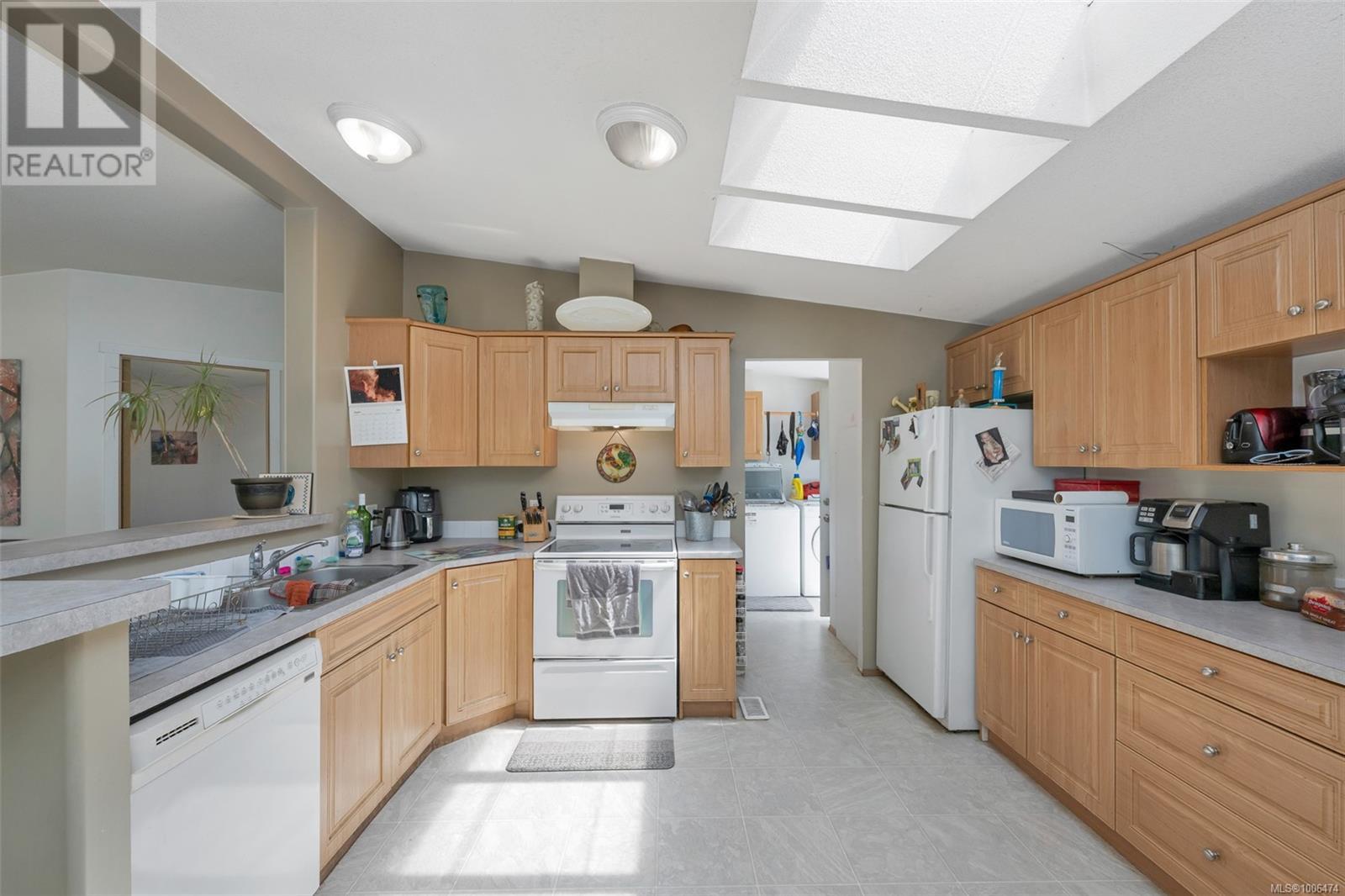 Photo 6 of 1212 Fairfield Rd, Cobble Hill BC