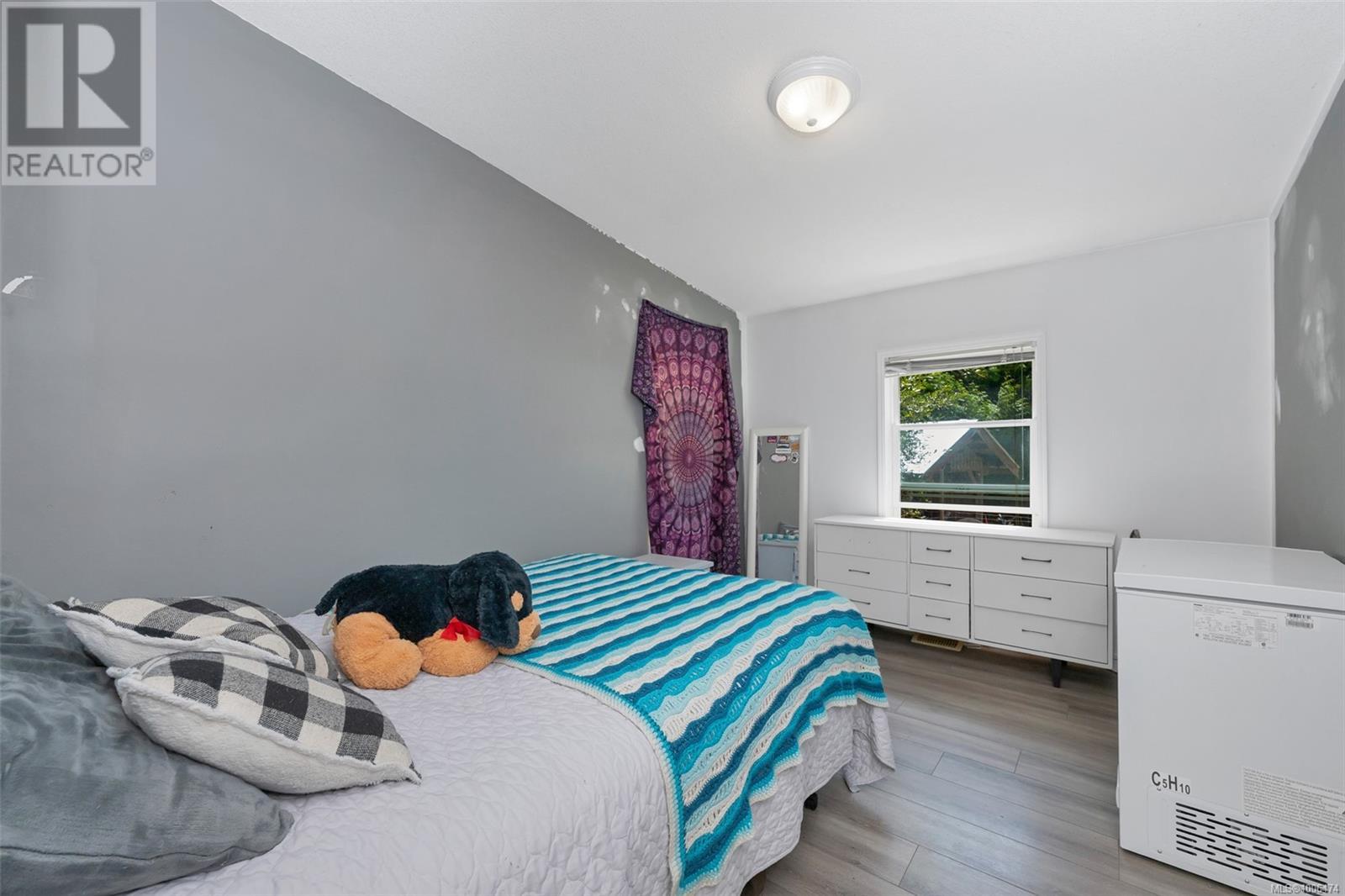 Photo 15 of 1212 Fairfield Rd, Cobble Hill BC