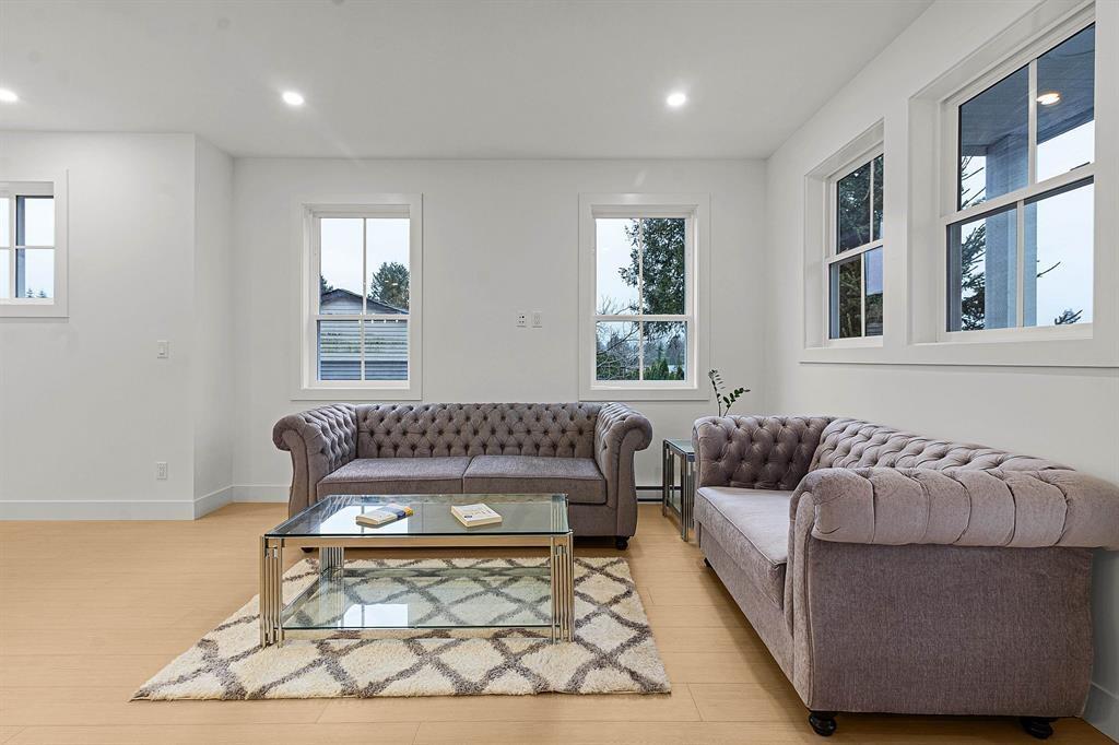 Photo 1 of 2 2360 Crescent Way, Abbotsford BC