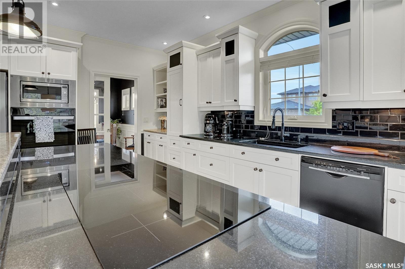 Photo 11 of 8029 Wascana Gardens Crescent, Regina SK