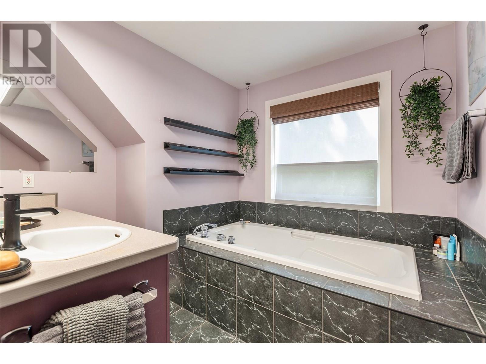 5036 14th Avenue, Okanagan Falls