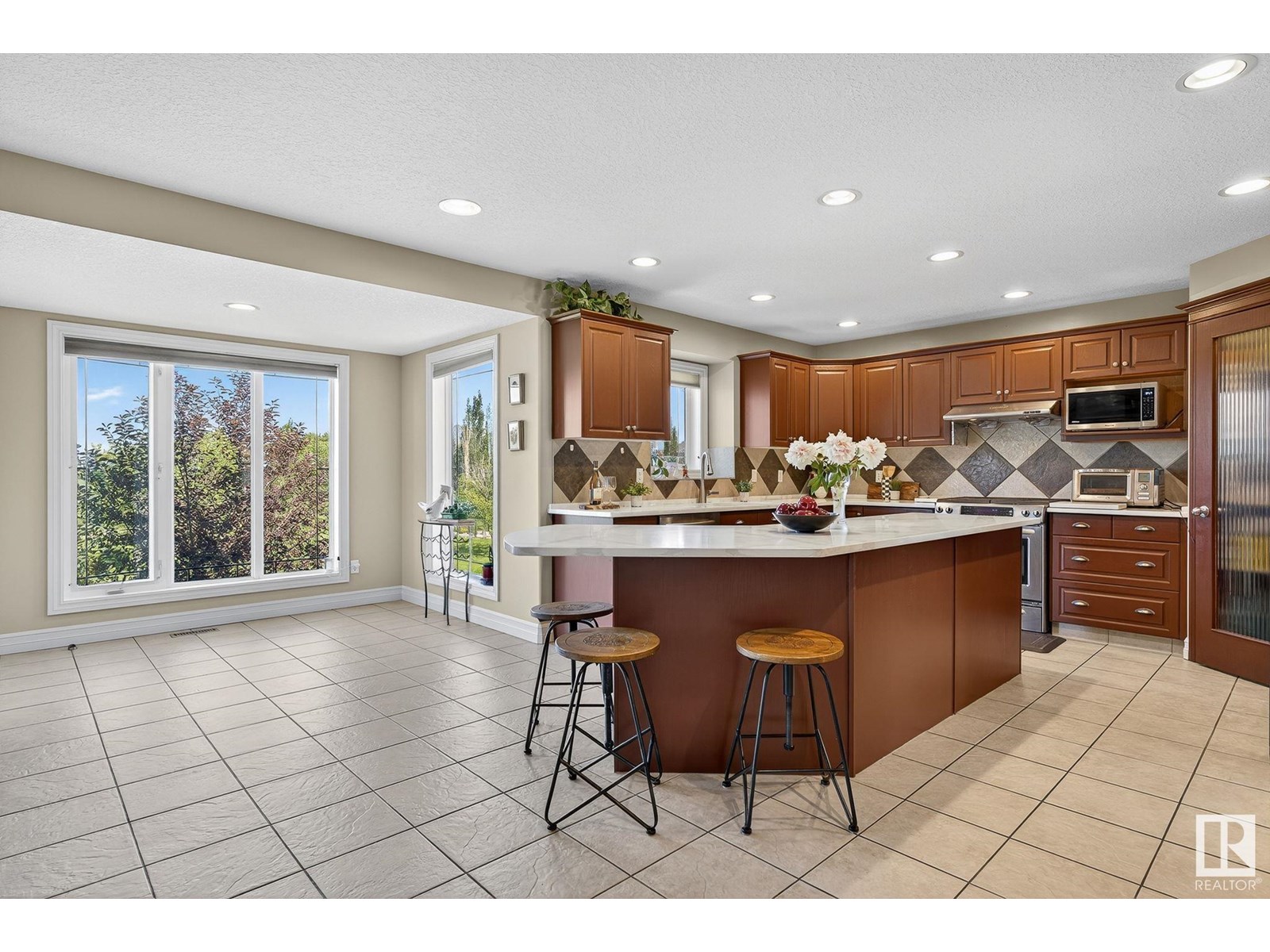 Photo 5 of 1524 Haswell Cl Nw, Edmonton AB