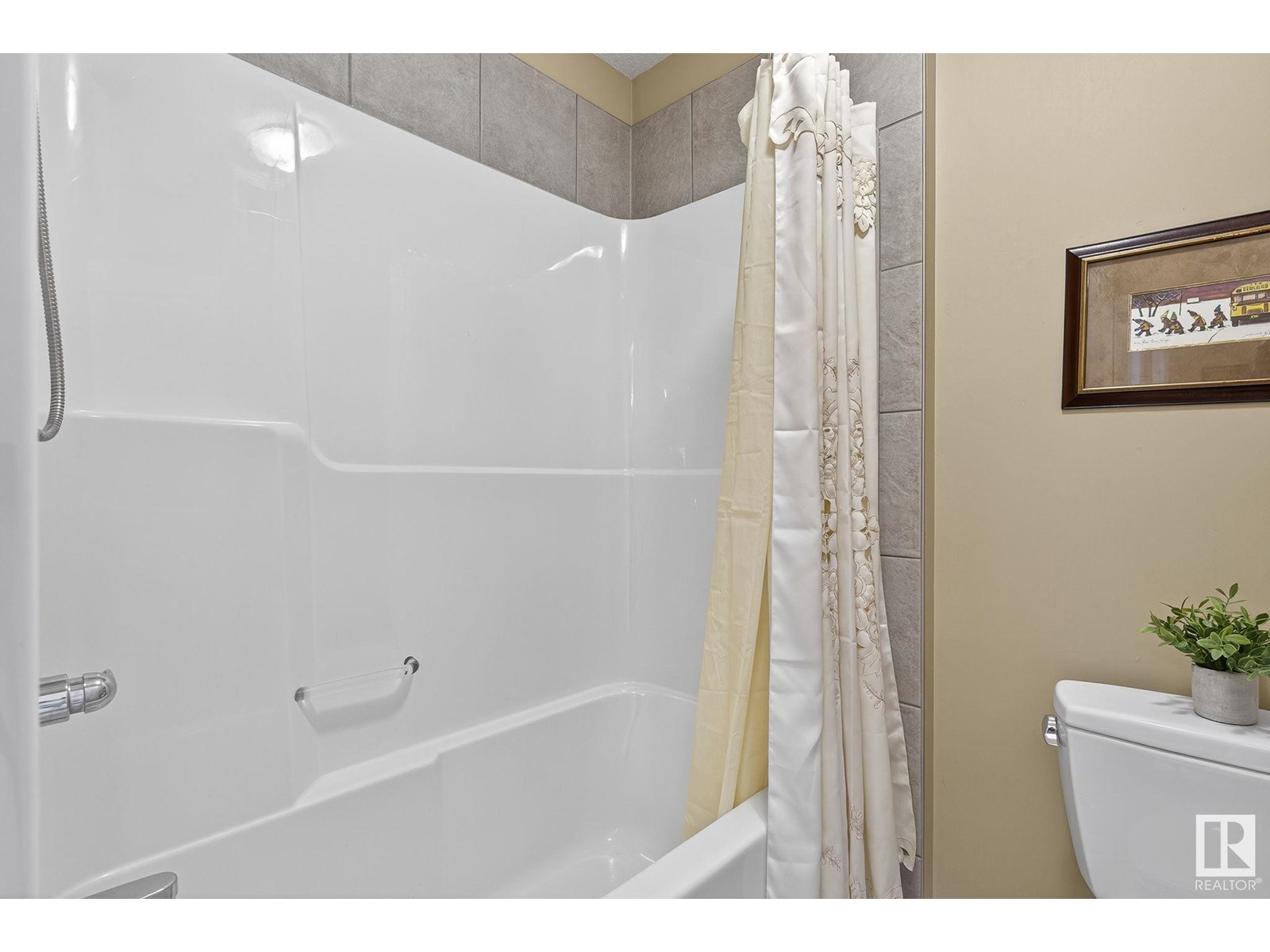 Photo 3 of 1524 Haswell Cl Nw, Edmonton AB