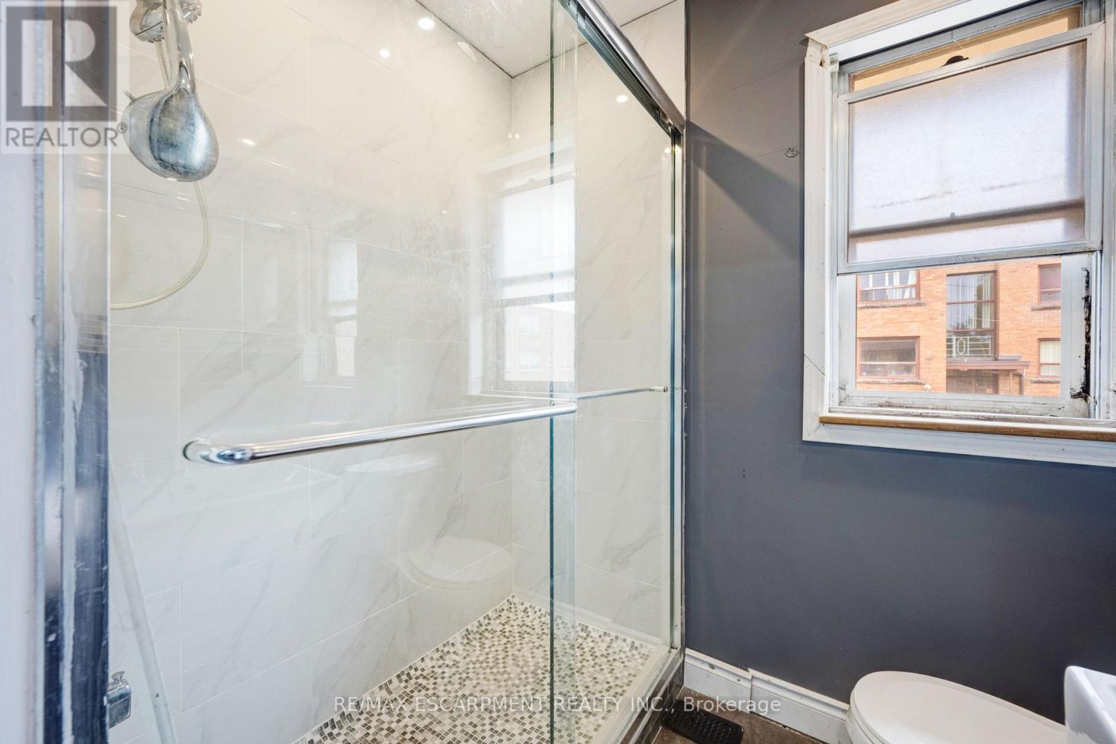 Photo 4 of 61 Clarence Street, Brampton ON