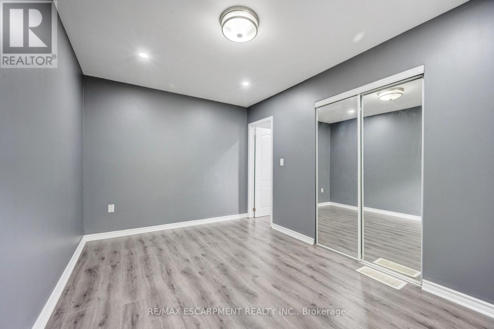 Photo 13 of 61 Clarence Street, Brampton ON