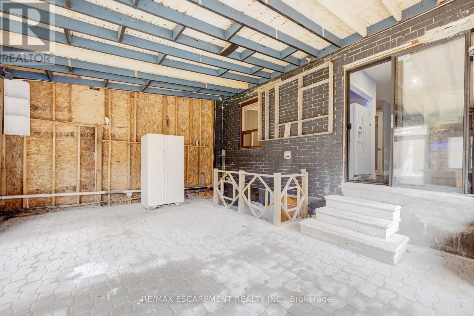 Photo 33 of 61 Clarence Street, Brampton ON
