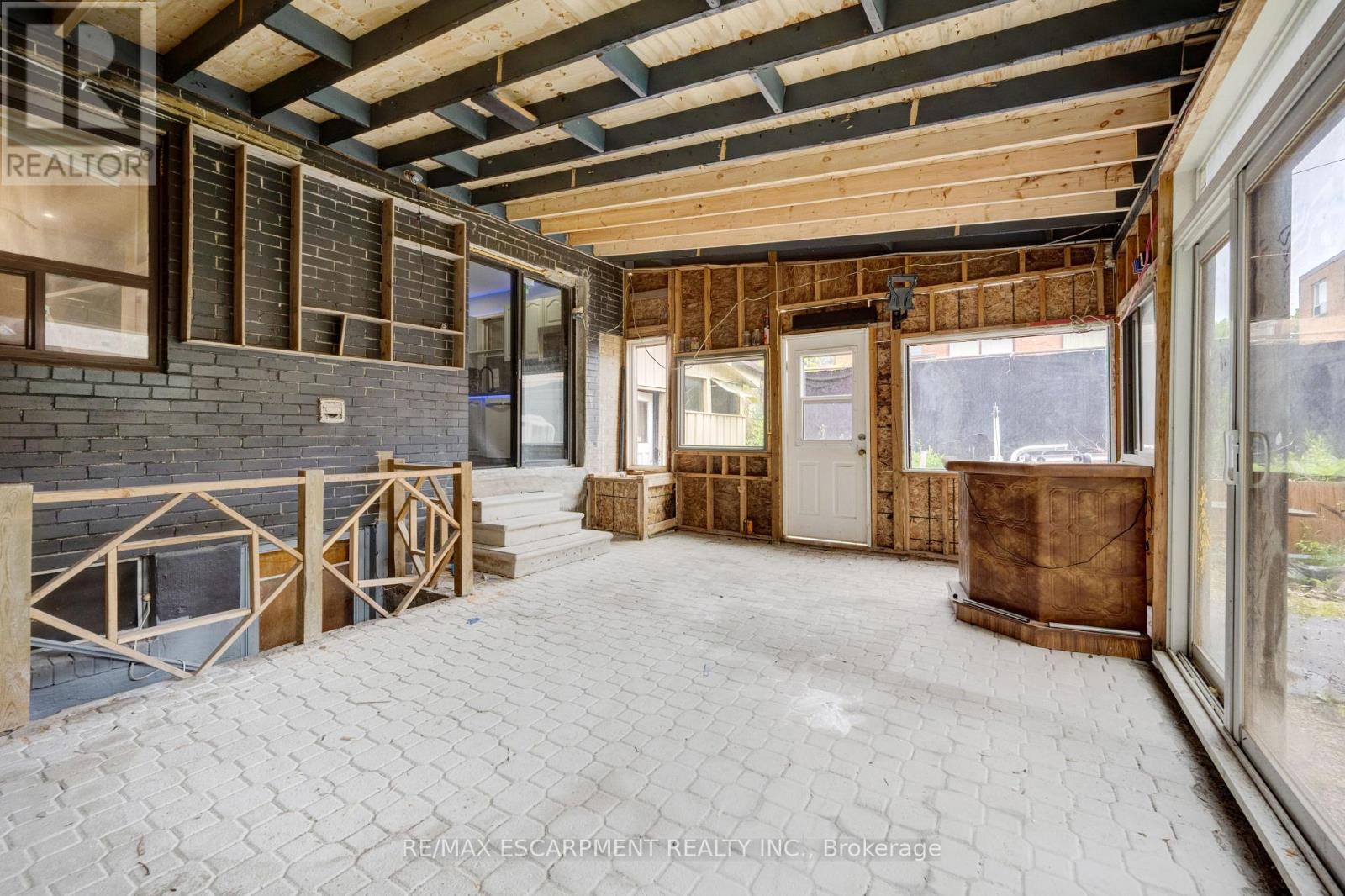 Photo 15 of 61 Clarence Street, Brampton ON