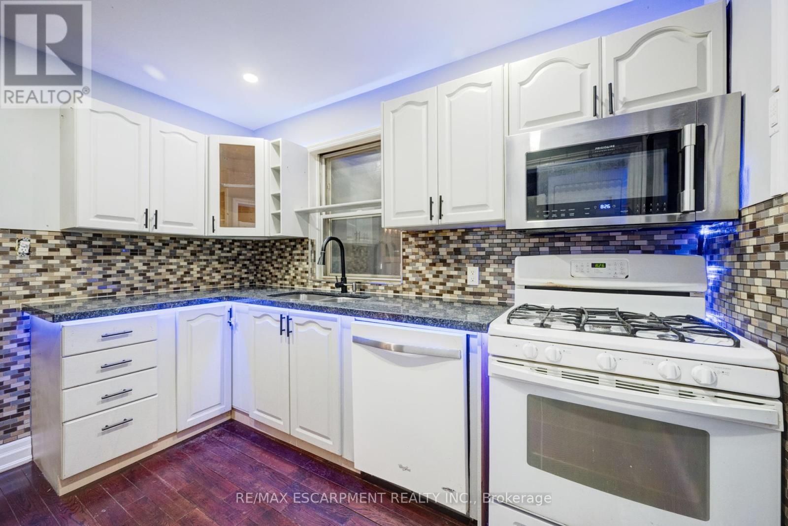 Photo 12 of 61 Clarence Street, Brampton ON