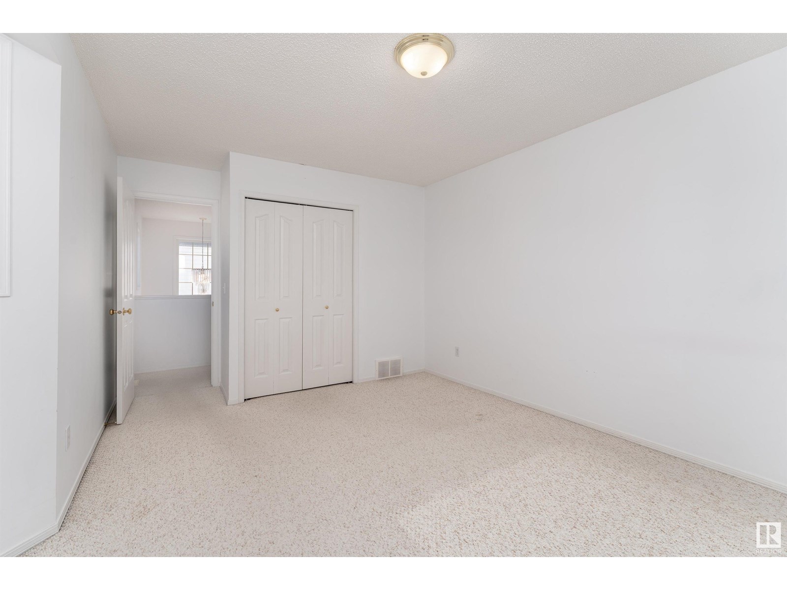 Photo 17 of 1027 Graham Co Nw, Edmonton AB
