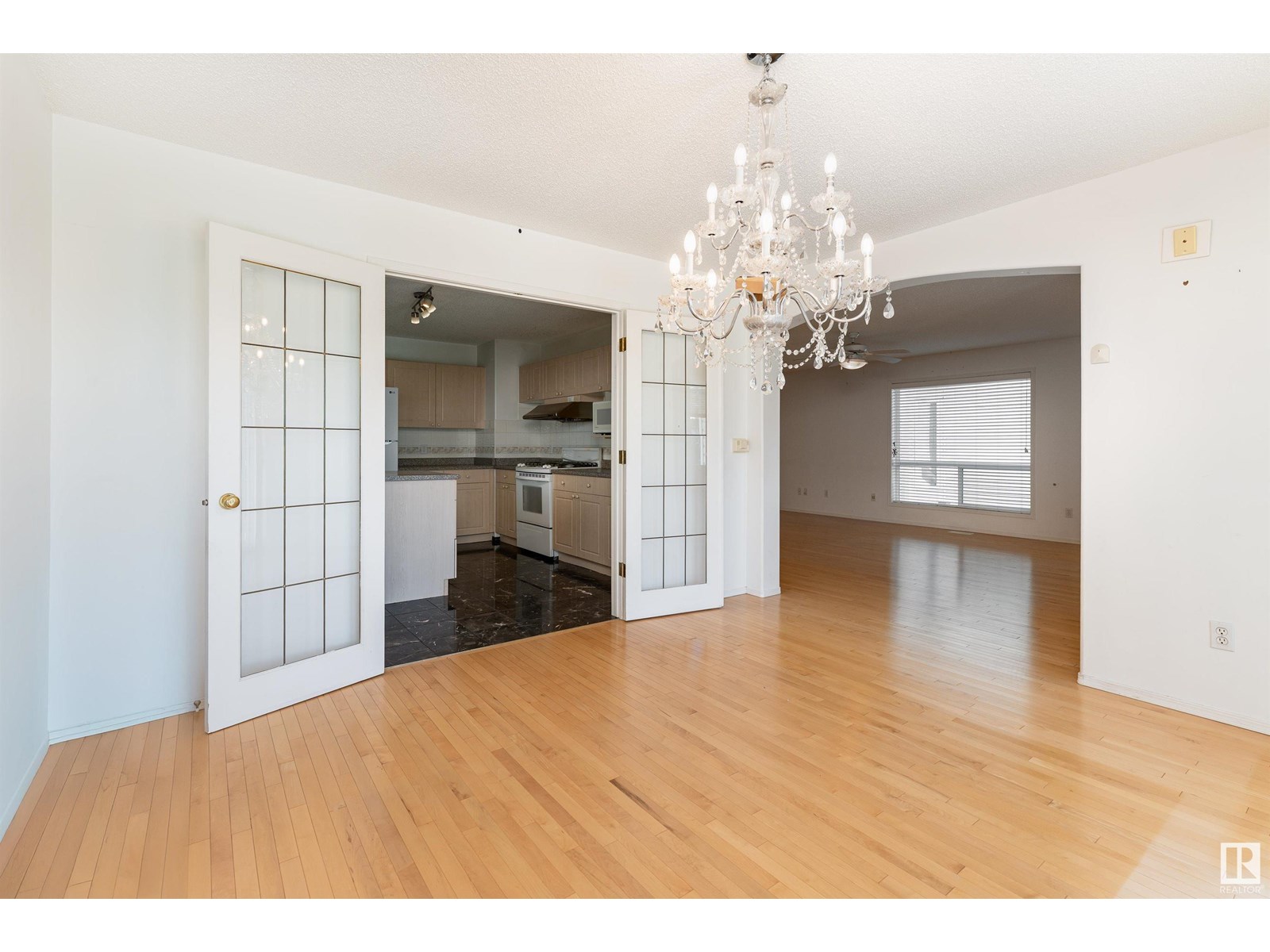 Photo 11 of 1027 Graham Co Nw, Edmonton AB
