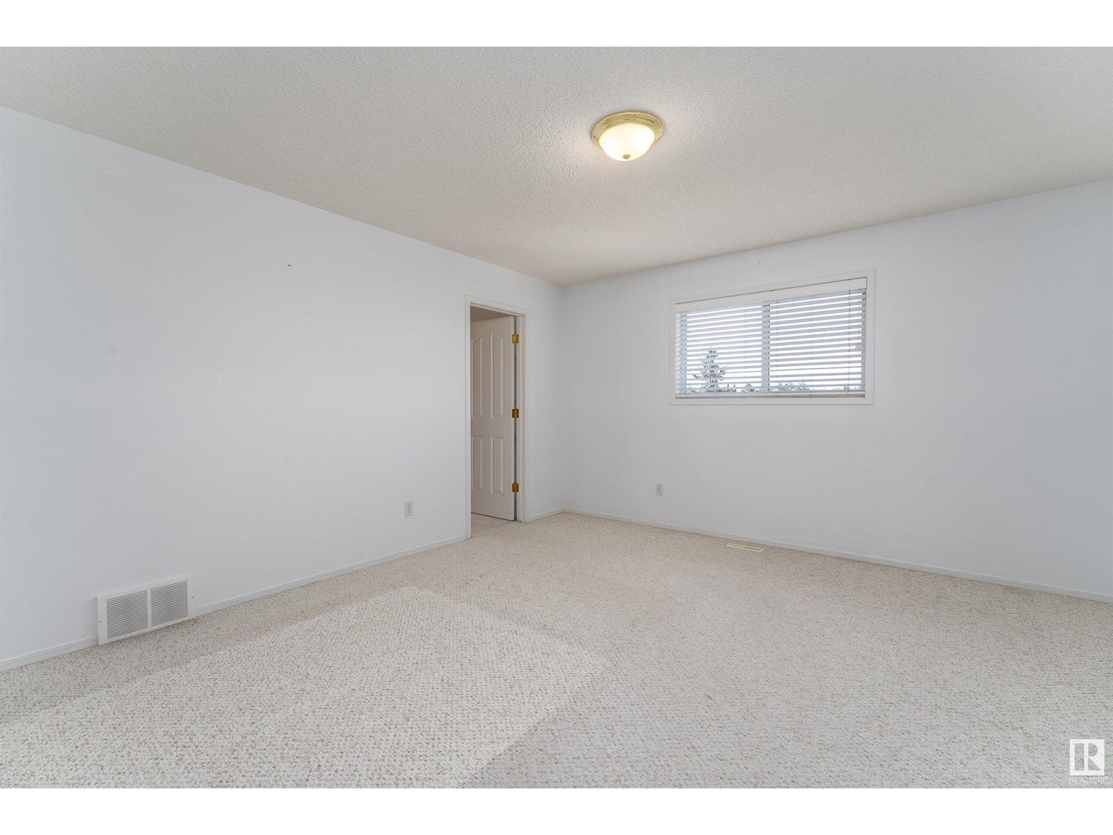 Photo 19 of 1027 Graham Co Nw, Edmonton AB