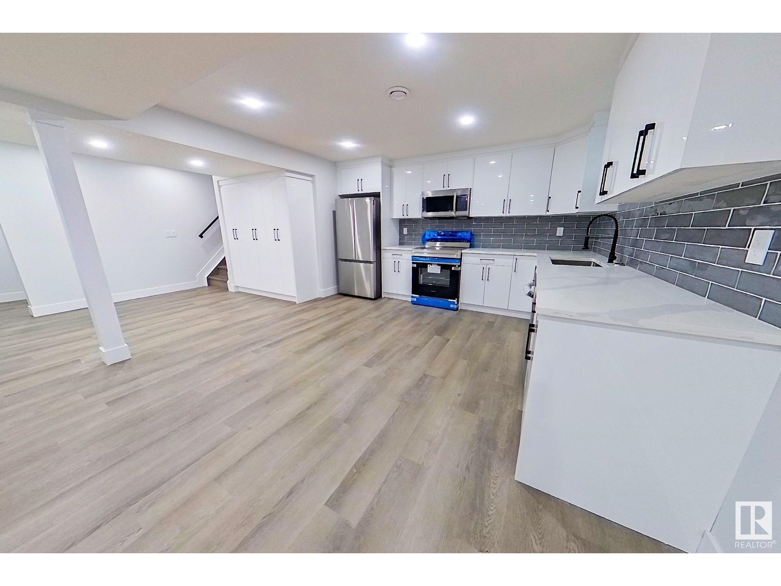Photo 36 of 18927 95 A Av Nw, Edmonton AB