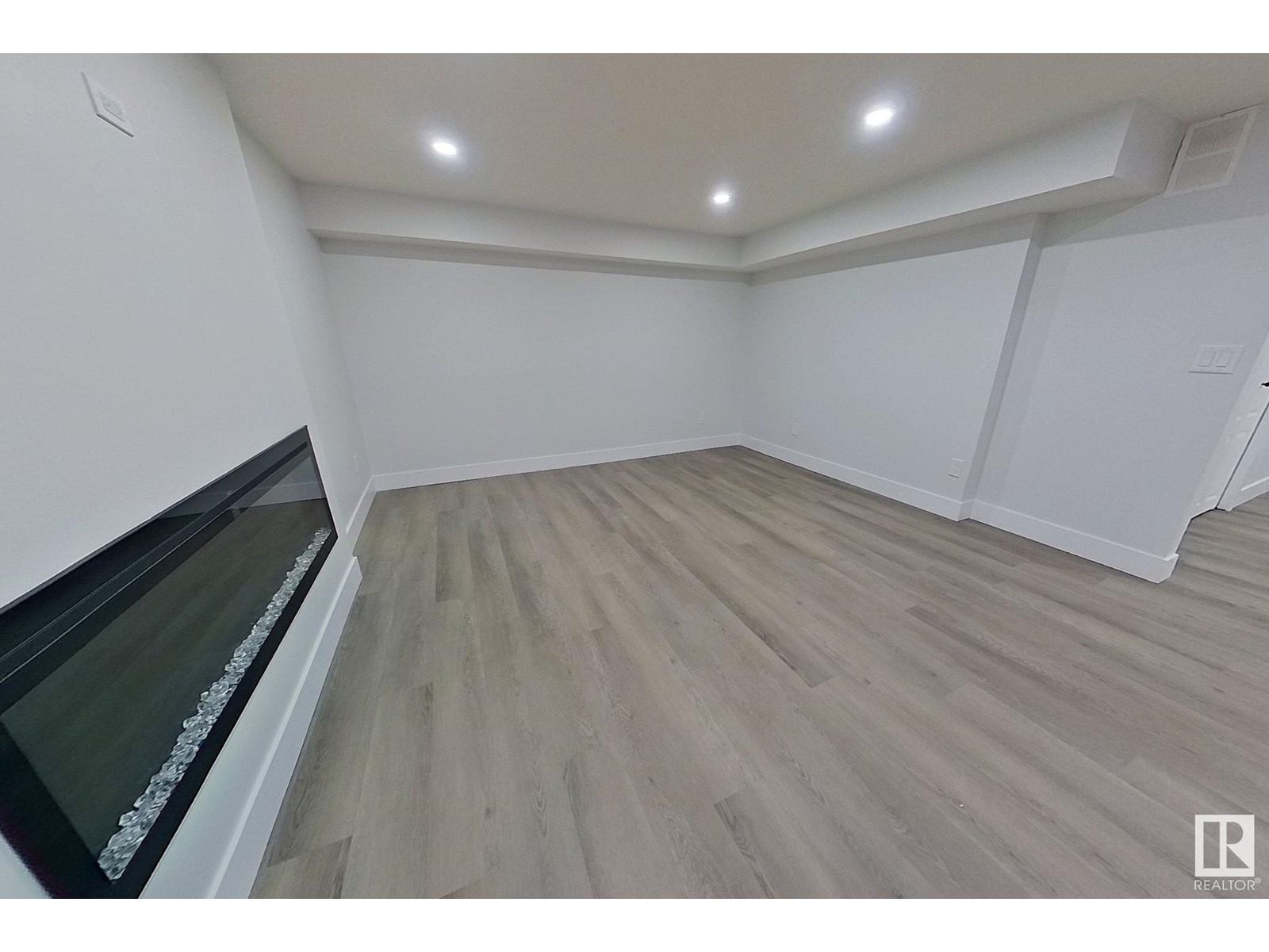 Photo 37 of 18927 95 A Av Nw, Edmonton AB