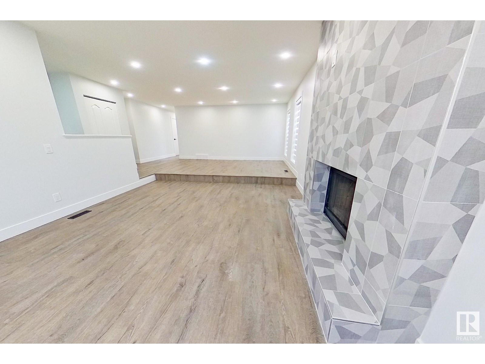 Photo 8 of 18927 95 A Av Nw, Edmonton AB