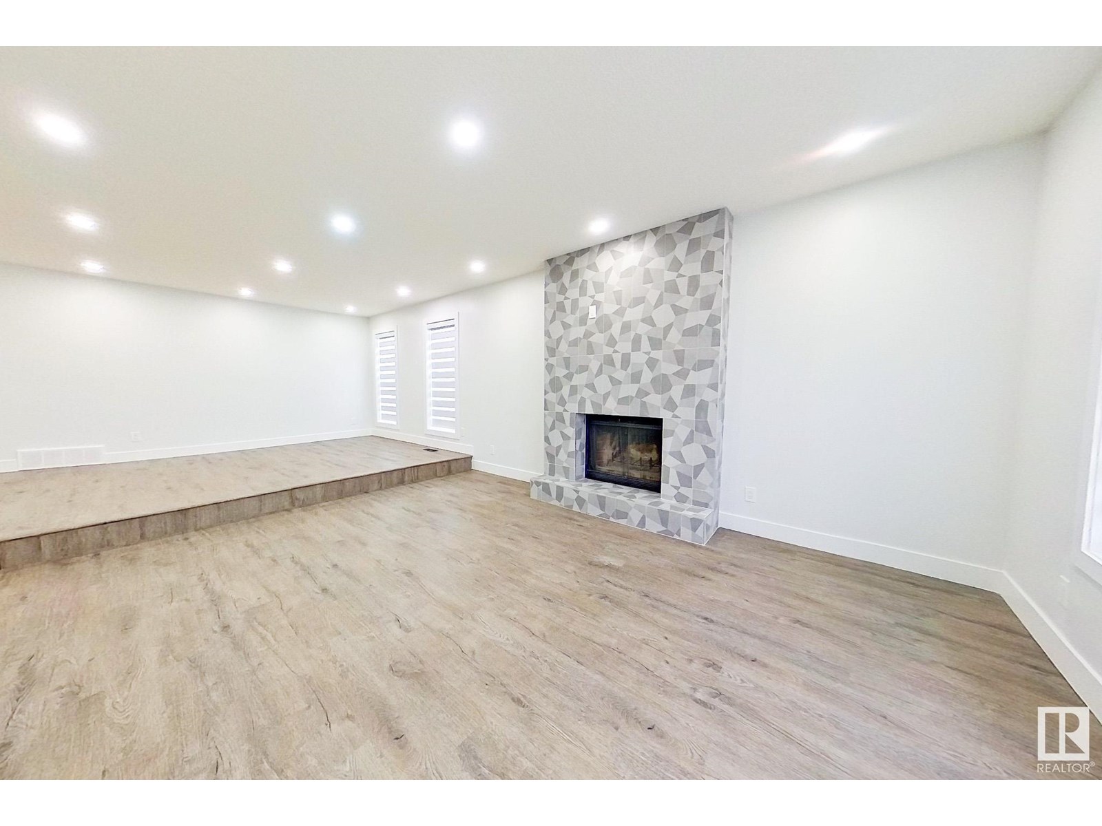 Photo 6 of 18927 95 A Av Nw, Edmonton AB