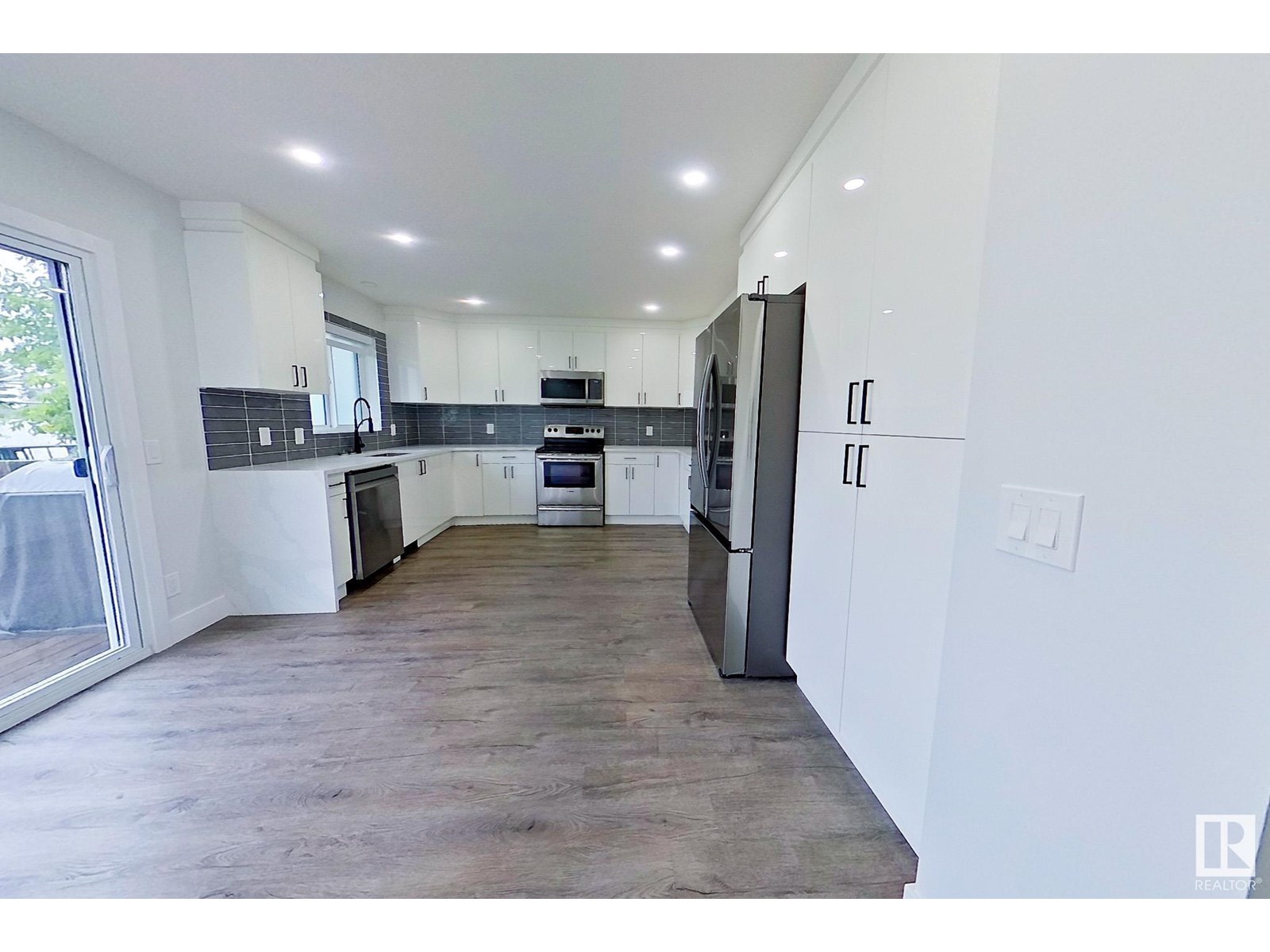 Photo 13 of 18927 95 A Av Nw, Edmonton AB