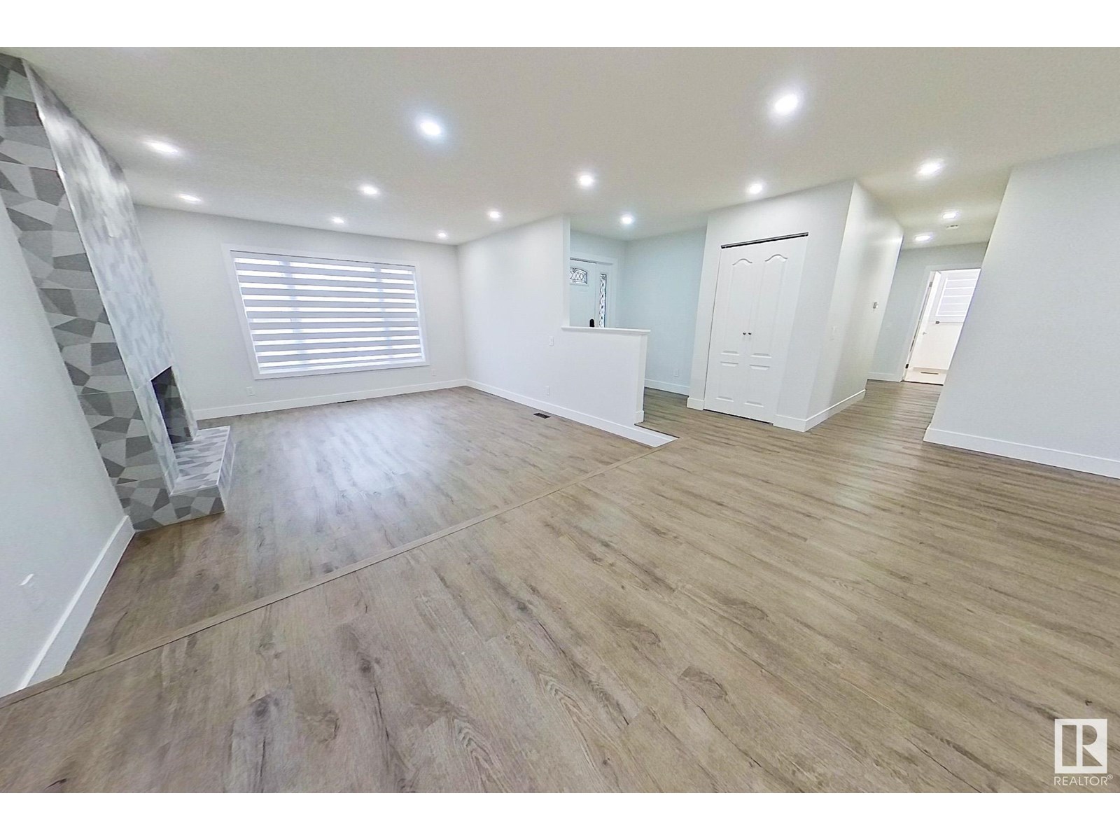 Photo 11 of 18927 95 A Av Nw, Edmonton AB