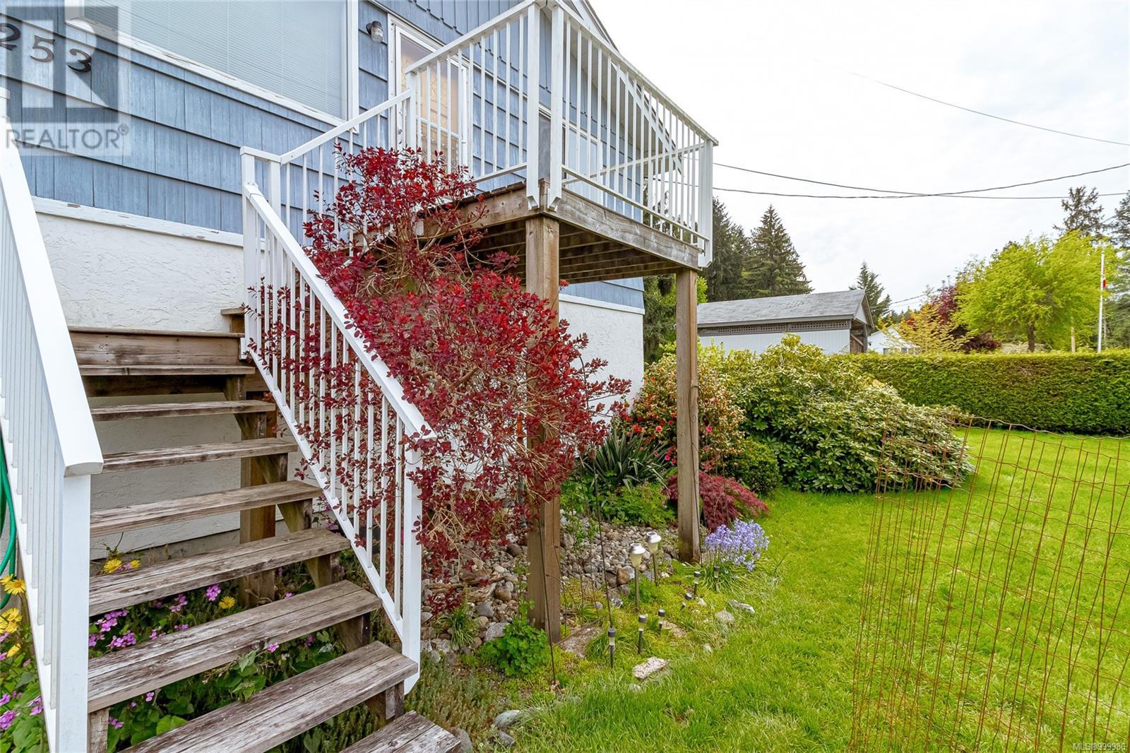 Photo 13 of 253 Hembrough Rd, Bowser BC