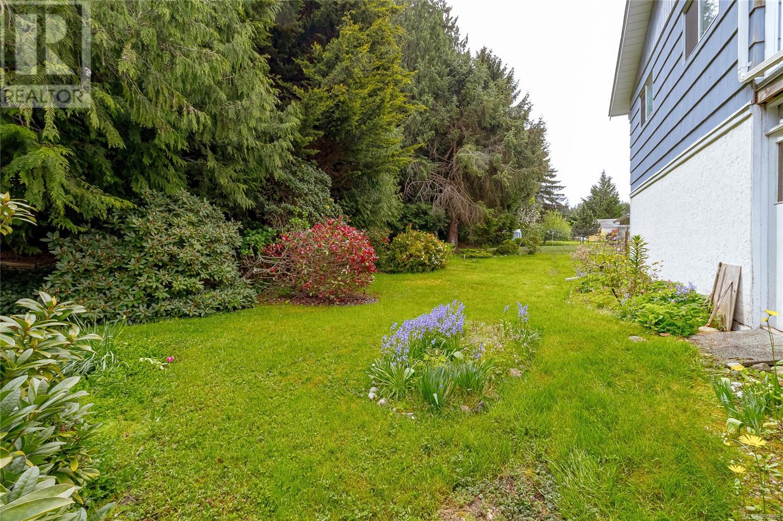 Photo 40 of 253 Hembrough Rd, Bowser BC