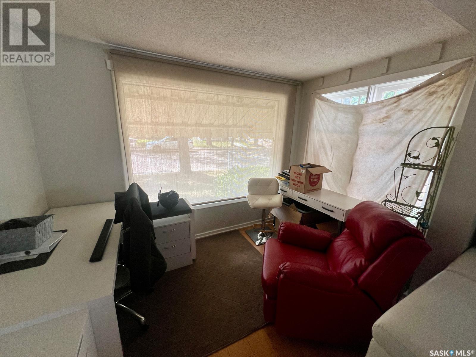 Photo 3 of 1153 Elphinstone Street, Regina SK